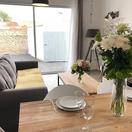 Les Pieds Dans Le Sable * L'Epine (Vendee)